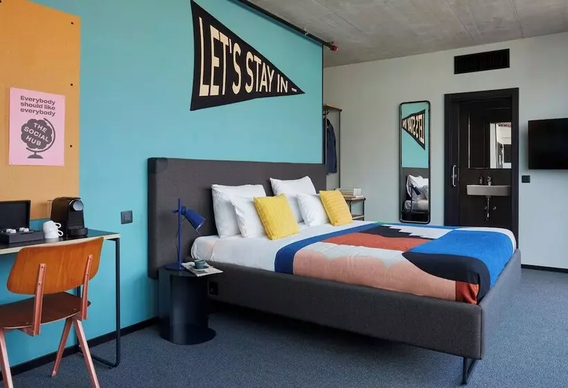 اتاق لوکس با تخت بزرگ, The Social Hub Madrid