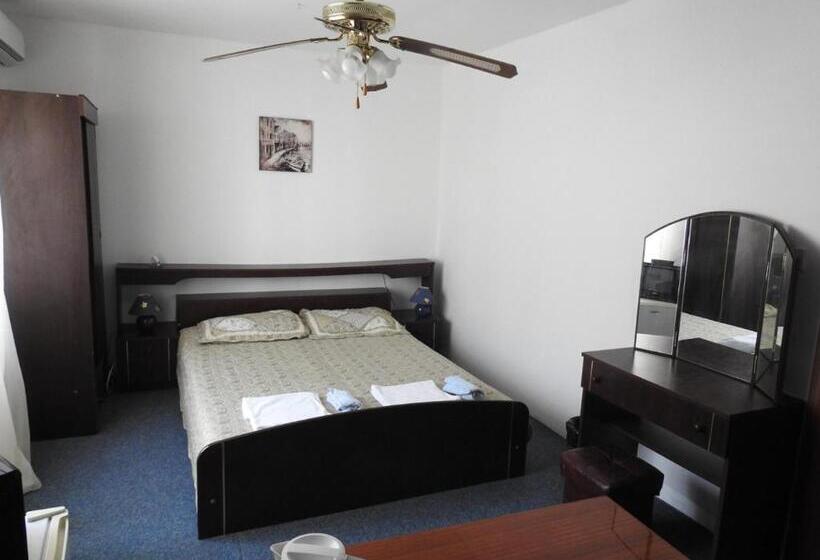 اتاق استاندارد سه نفره, Wisteria