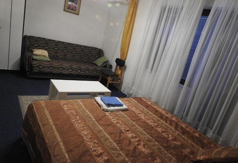 اتاق استاندارد سه نفره, Wisteria