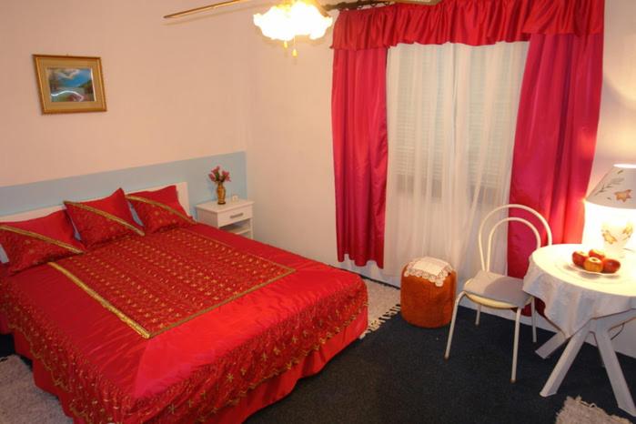 اتاق استاندارد سه نفره, Wisteria