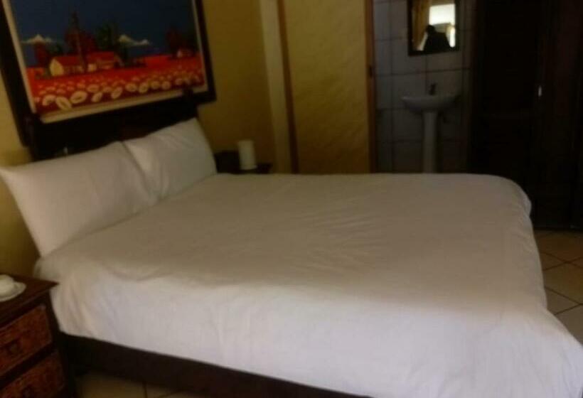 חדר משפחתי, Petra Lodge