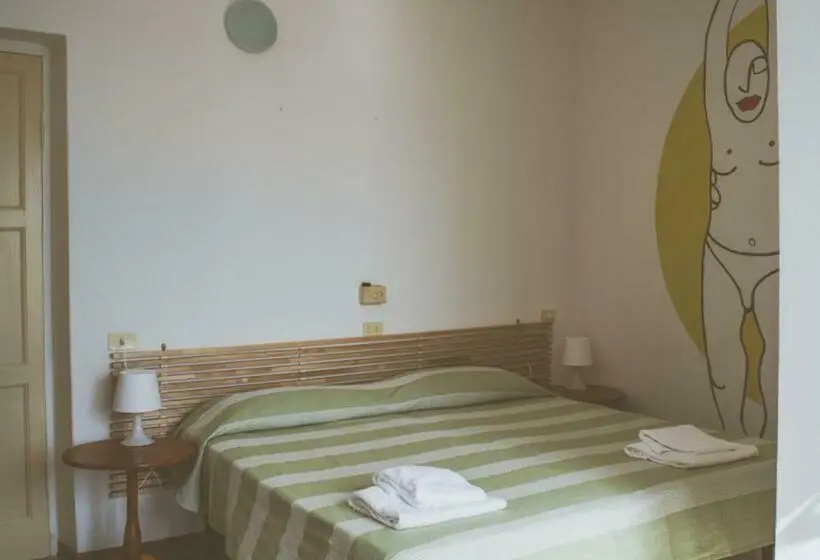 اتاق استاندارد با چشم‌انداز دریا, Albergo Delle Ondine