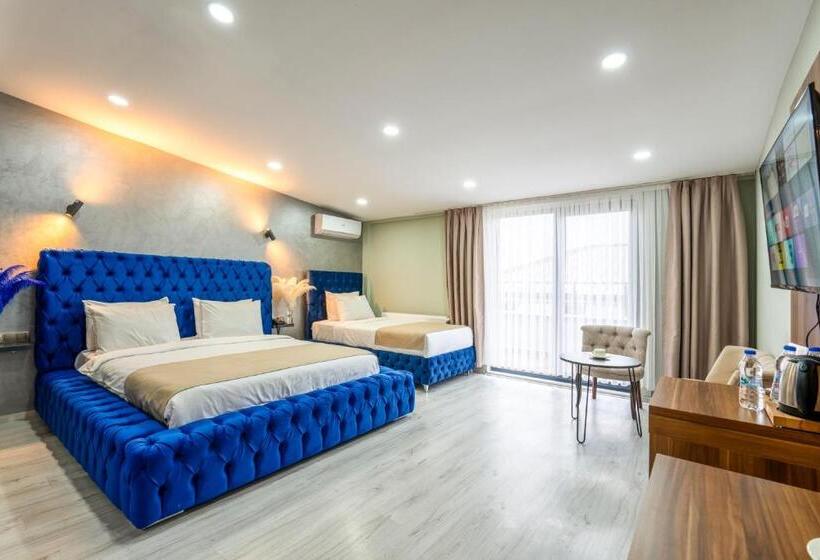 اتاق استاندارد سه تخته با بالکن, Monezza