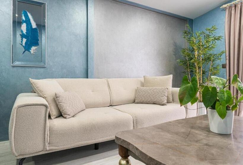 سوییت لوکس, Monezza