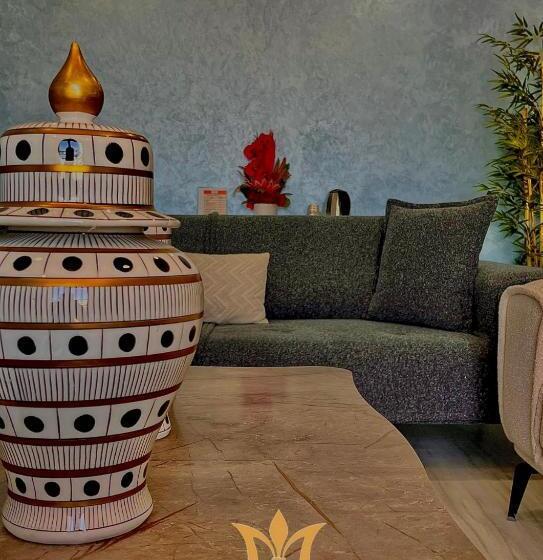 سوییت لوکس, Monezza