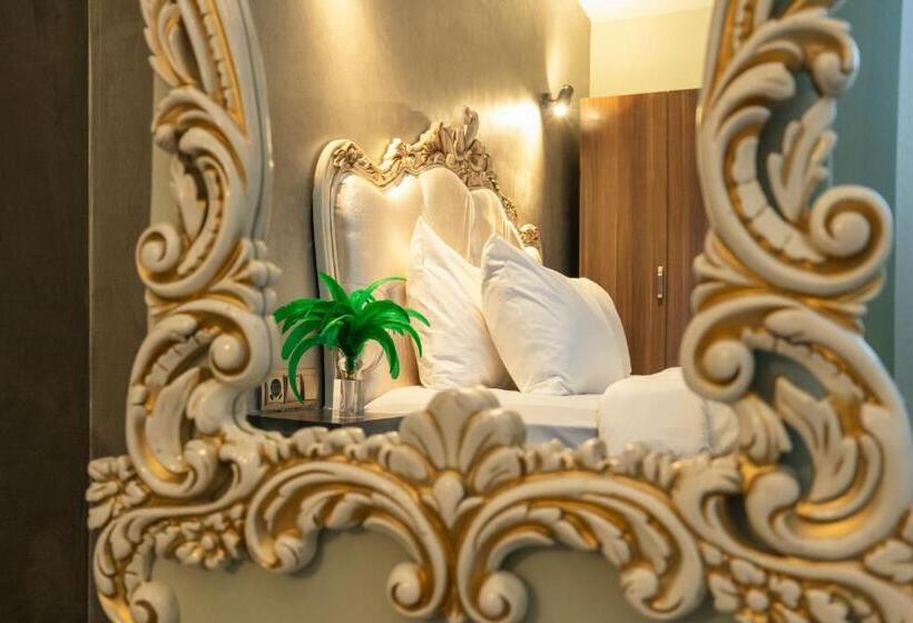 سوییت لوکس, Monezza