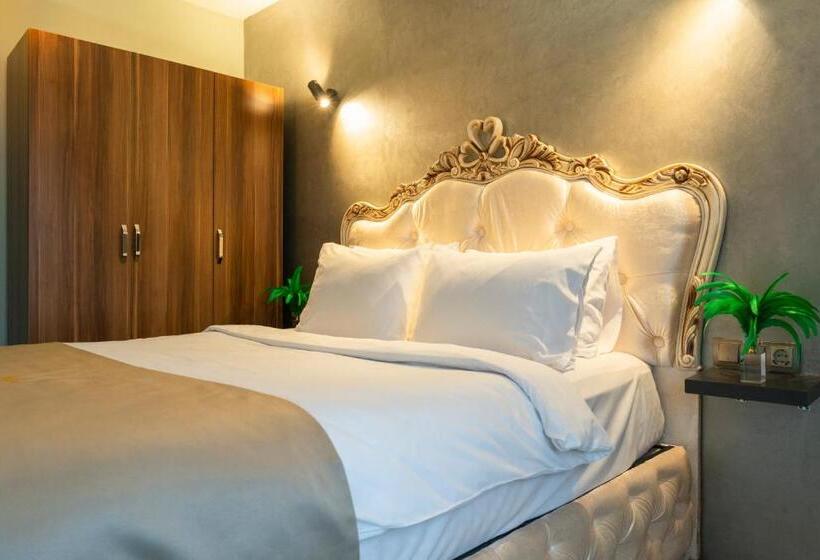 سوییت لوکس, Monezza