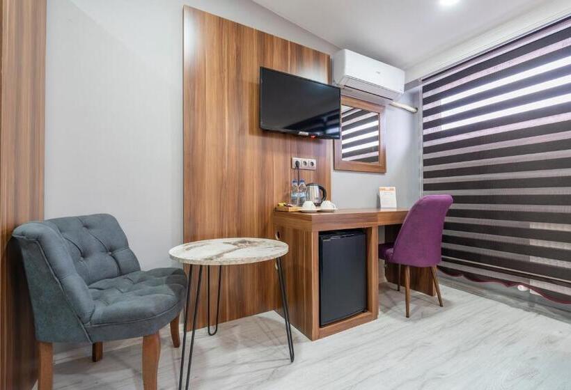 اتاق استاندارد با بالکن, Monezza