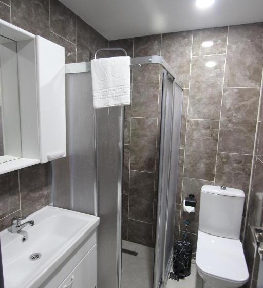 اتاق استاندارد سه نفره, Monezza