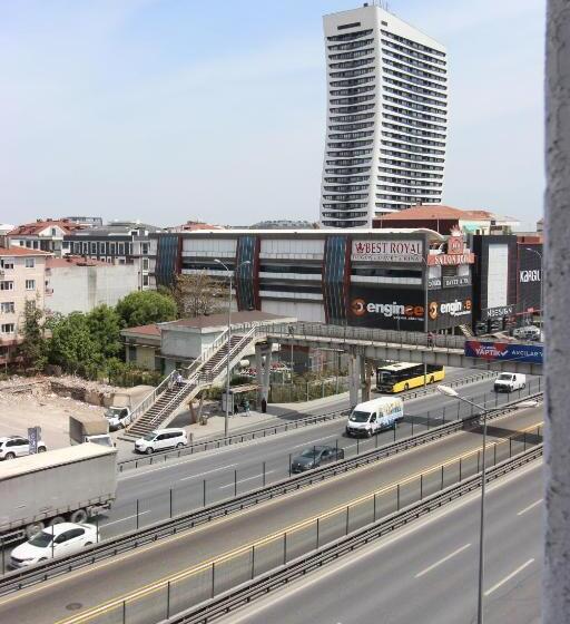 اتاق استاندارد سه نفره, Monezza