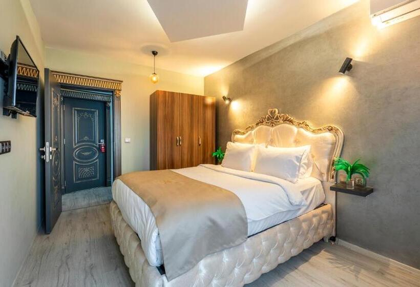 سوییت لوکس, Monezza