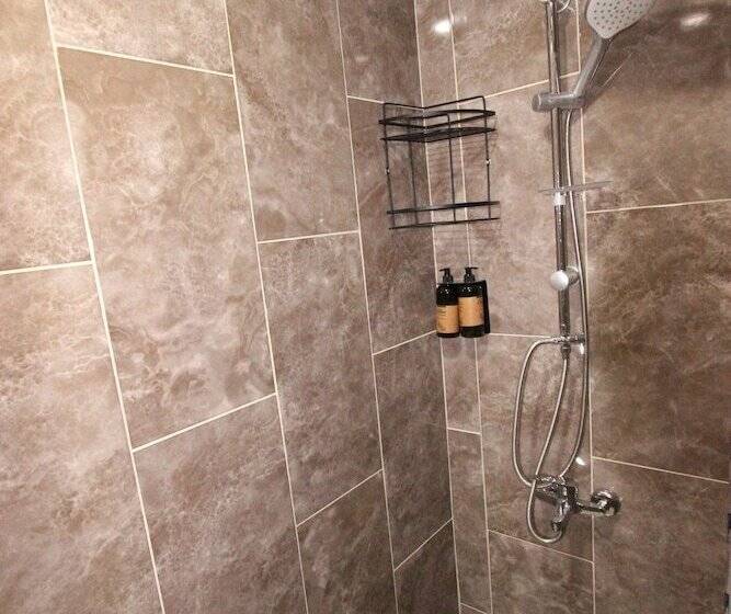 اتاق استاندارد یک نفره, Monezza