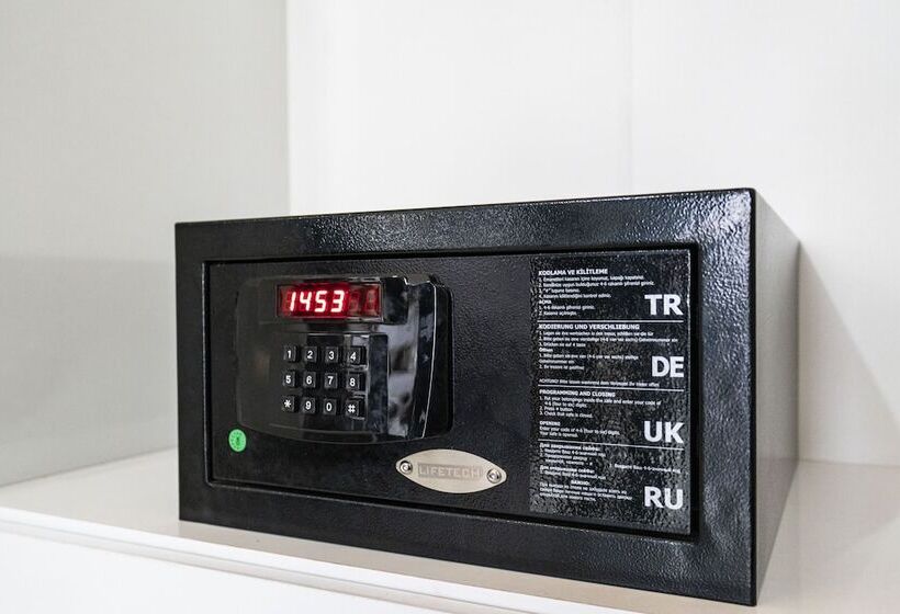 اتاق اکونومی, Monezza