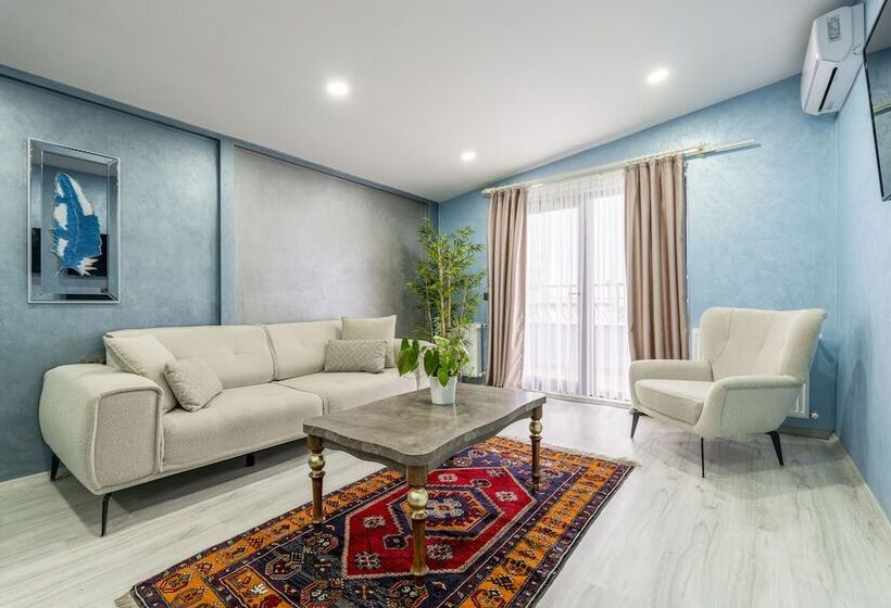 سوییت لوکس, Monezza