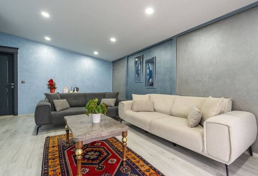 سوییت لوکس, Monezza