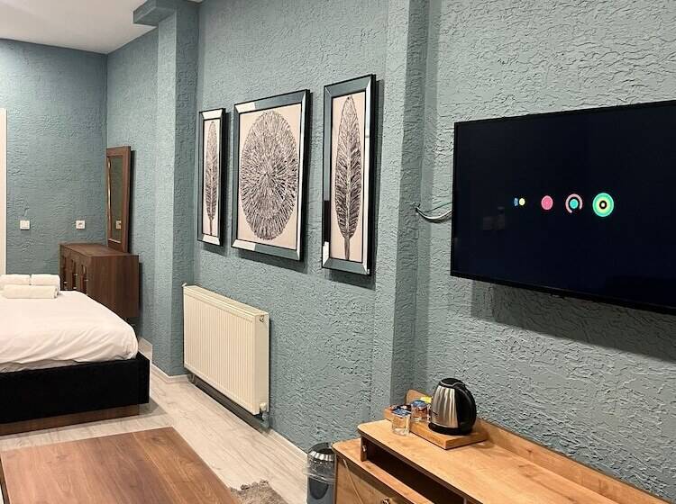 استودیوی استاندارد, Monezza