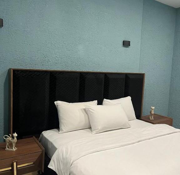 استودیوی استاندارد, Monezza