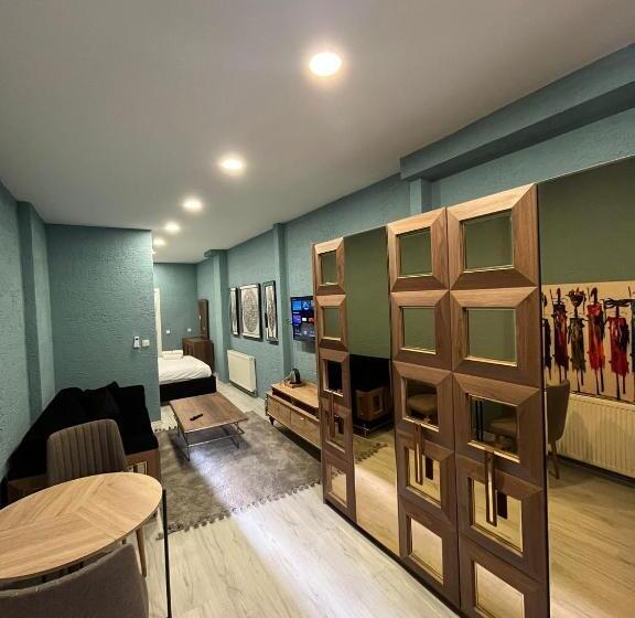 استودیوی استاندارد, Monezza