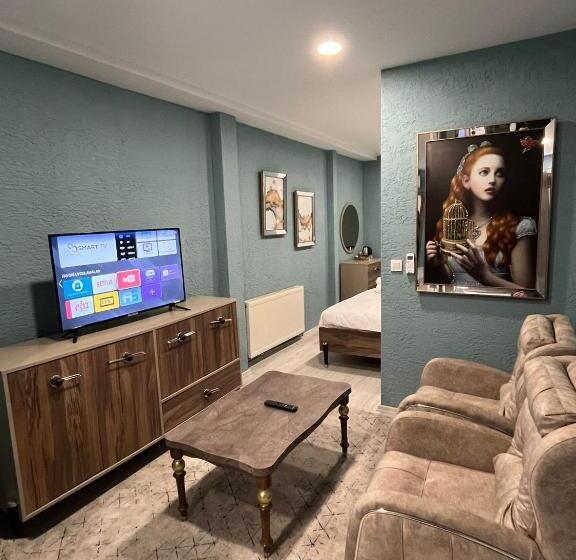 استودیوی استاندارد, Monezza