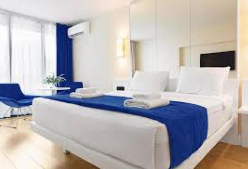 استودیوی استاندارد با چشم‌انداز دریا, Sea View Orbi City