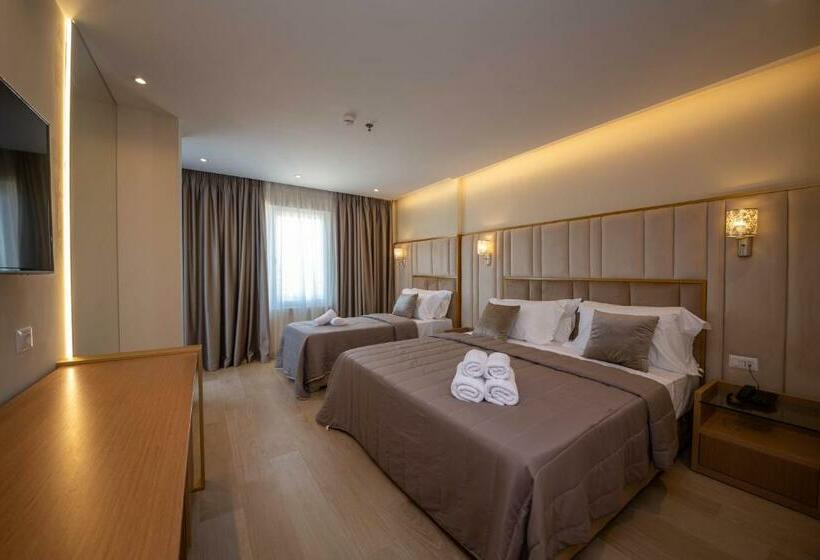 חדר דלוקס לשלושה, Merar