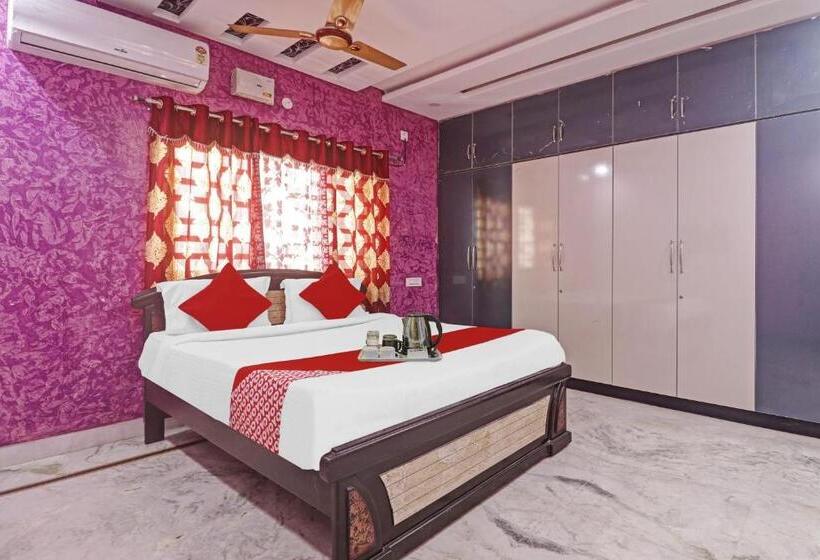 Номер Deluxe, O Royal Stay Near Mantra Mall