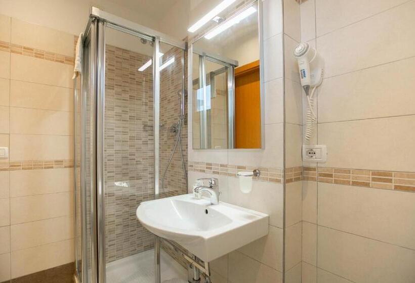 اتاق استاندارد سه تخته با بالکن, Valparaiso