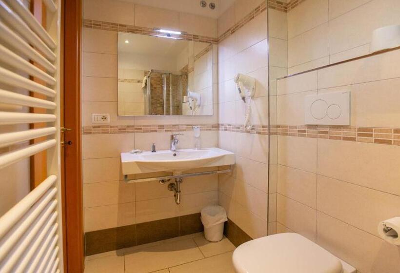 اتاق استاندارد سه تخته با بالکن, Valparaiso