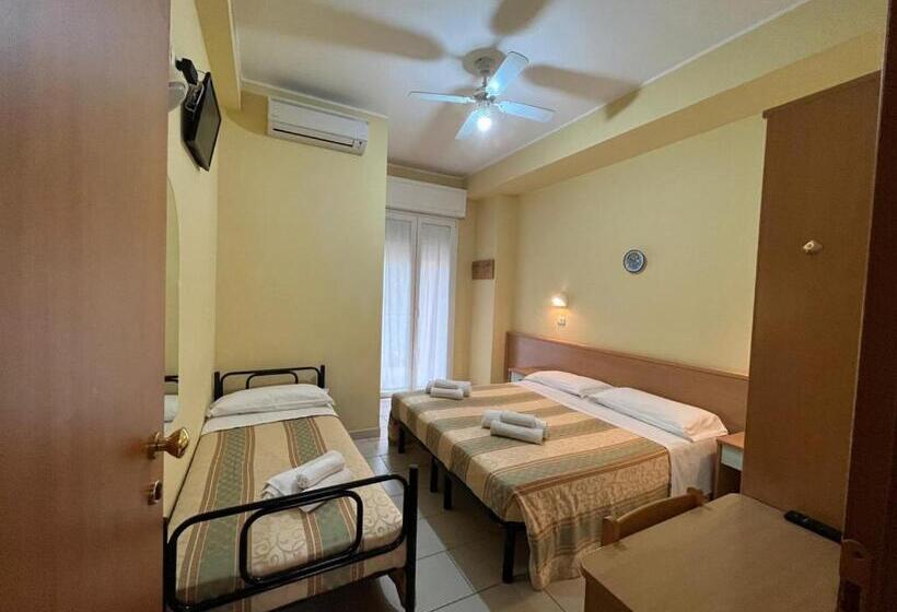 اتاق استاندارد سه تخته با بالکن, Valparaiso