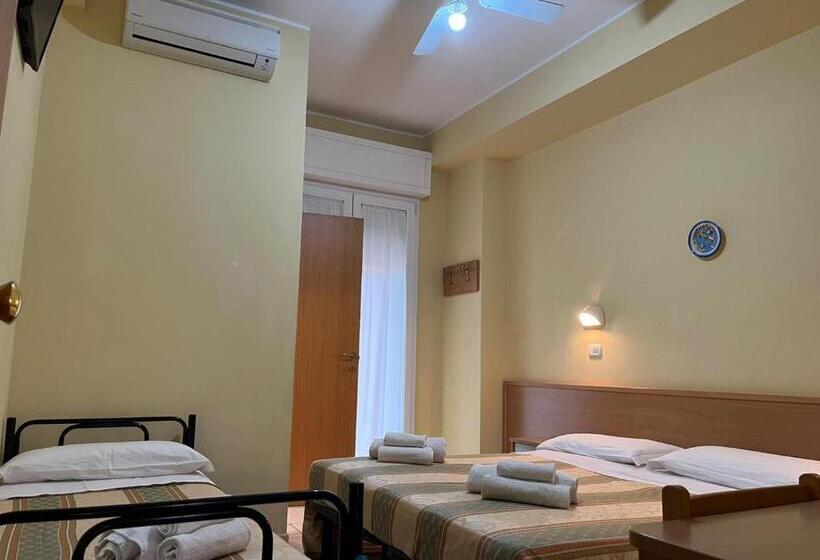 اتاق استاندارد سه تخته با بالکن, Valparaiso