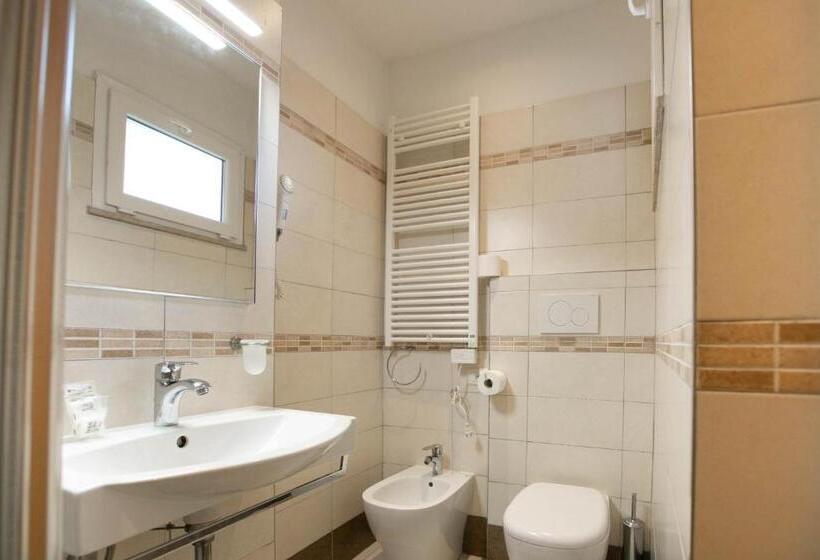 اتاق خانوادگی, Valparaiso