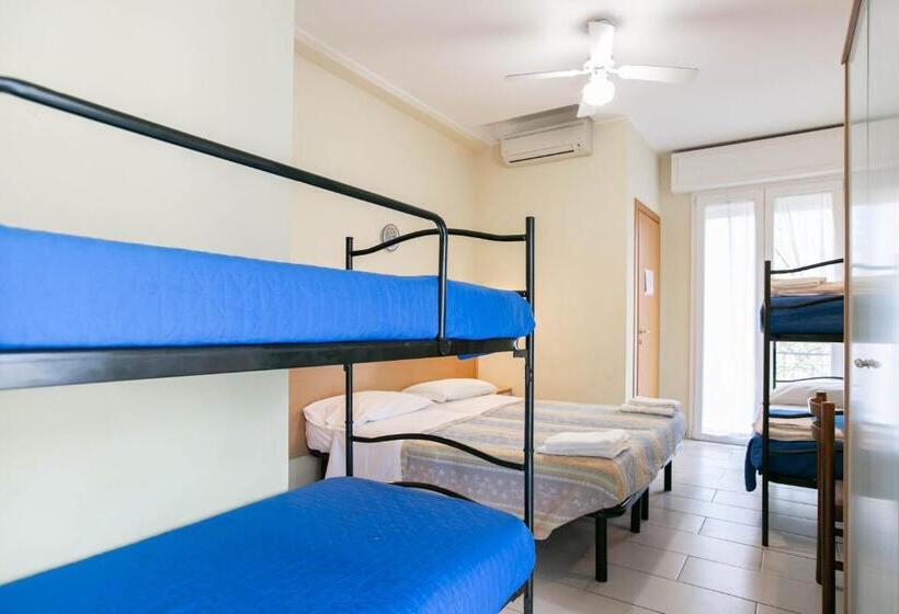 اتاق خانوادگی, Valparaiso