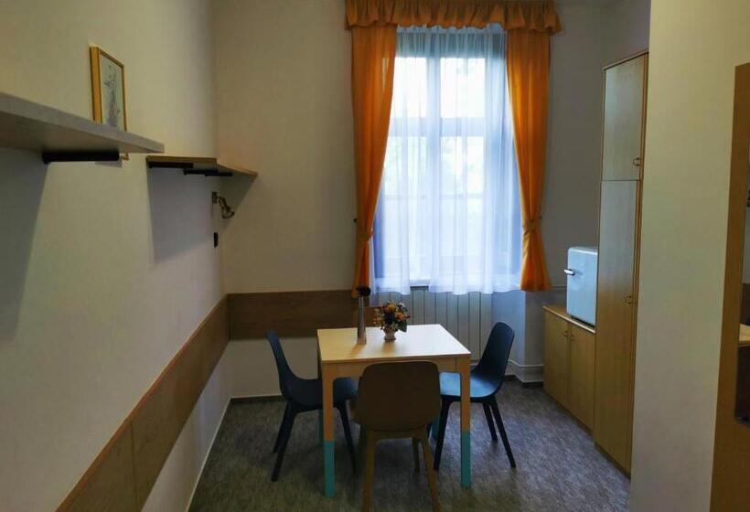 Апартаменты 2 Спальни, Imola Garden Vendégház