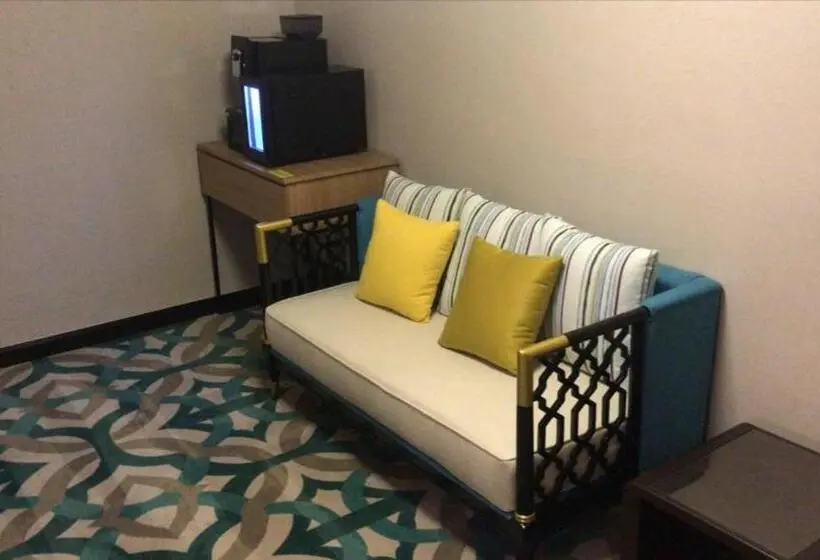 سوئیت پریمیوم, Christee Suites