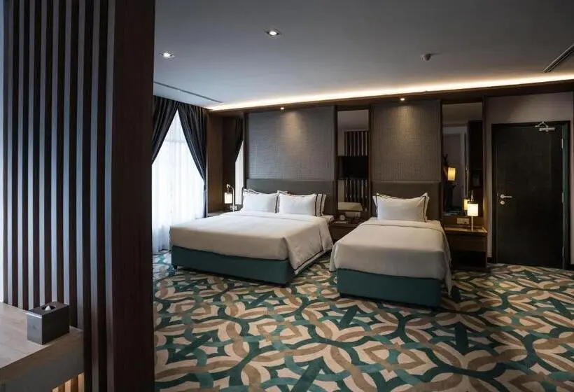 سوئیت پریمیوم, Christee Suites