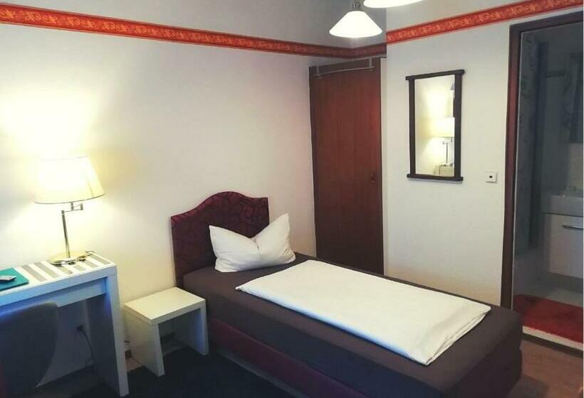 اتاق استاندارد یک نفره, Pfaff