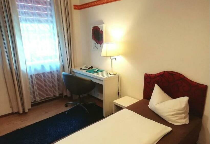 اتاق استاندارد یک نفره, Pfaff