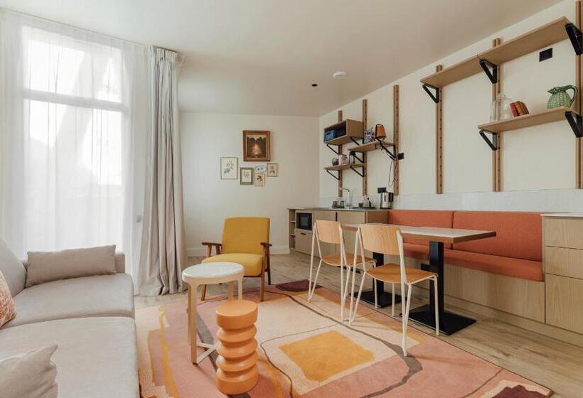 스탠다드 스튜디오, Gogaille   Préfecture   Accès Autonome