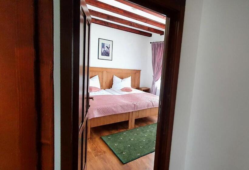 غرفة عائلية مطلّة علي الحديقة, Pensiunea Sonnenhof