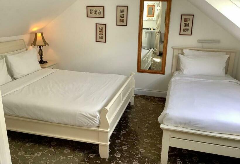 اتاق استاندارد سه نفره, The Gallery B&b, The Glen, Kinsale ,county Cork