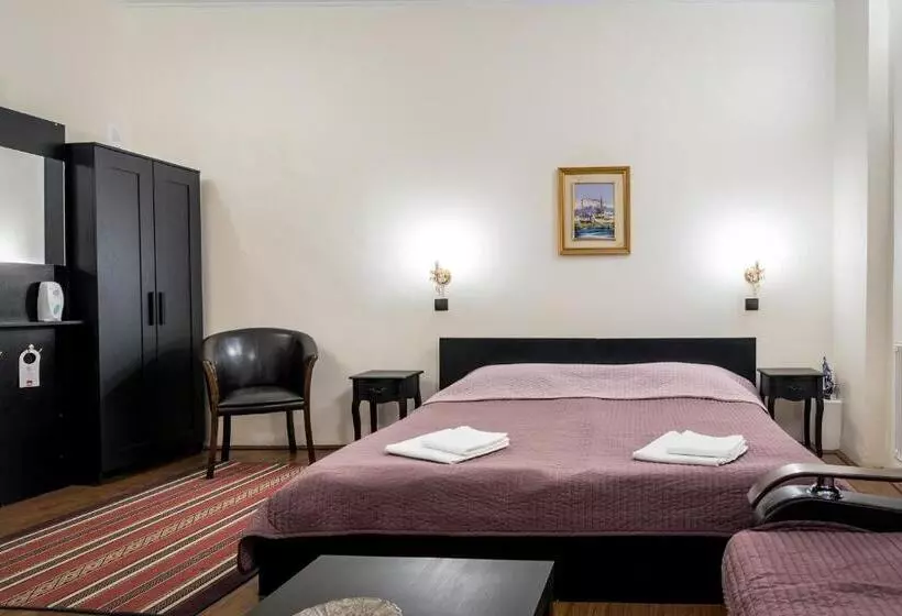 اتاق استاندارد سه نفره, Corso