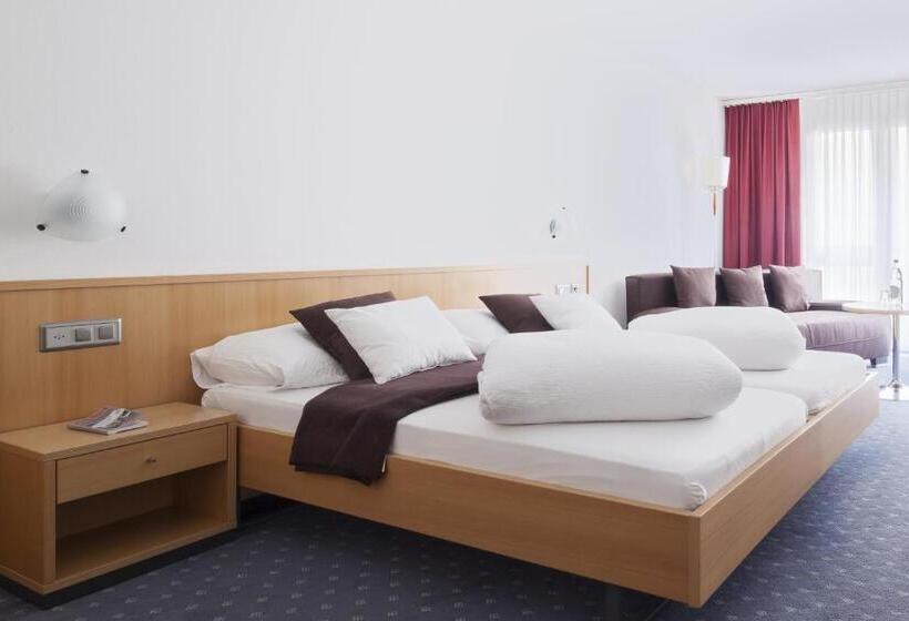 חדר סופריור, Höfli