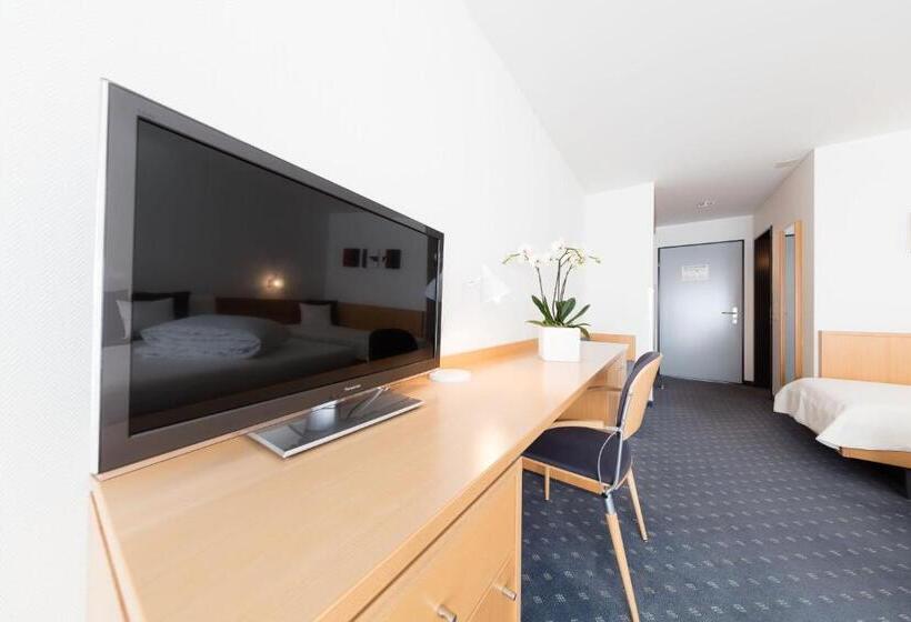 חדר סופריור, Höfli