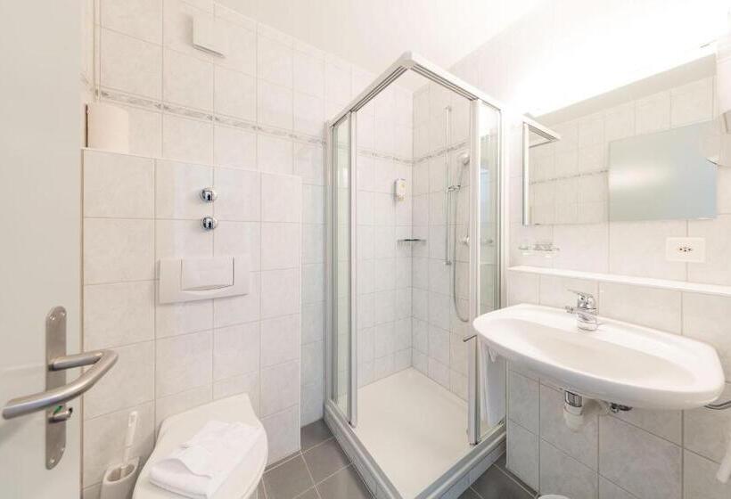 חדר סופריור, Höfli