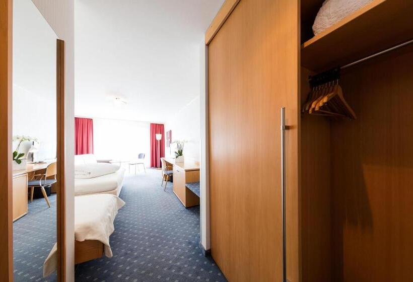 חדר סופריור, Höfli