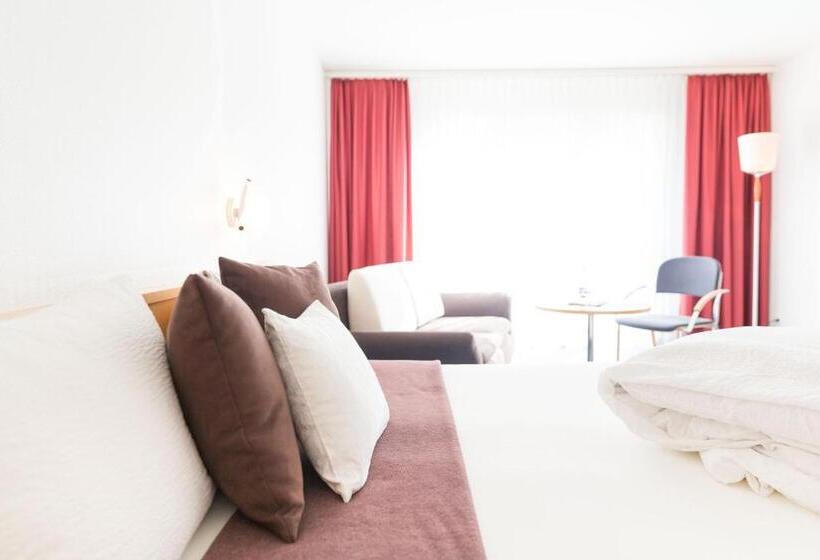 חדר סופריור, Höfli