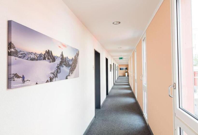 חדר סופריור יחיד, Höfli