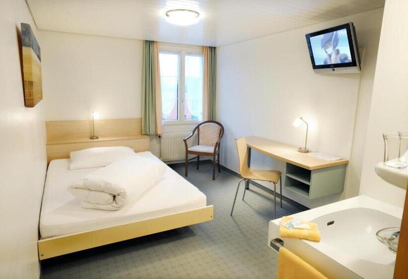 标准单人间, Kreuz