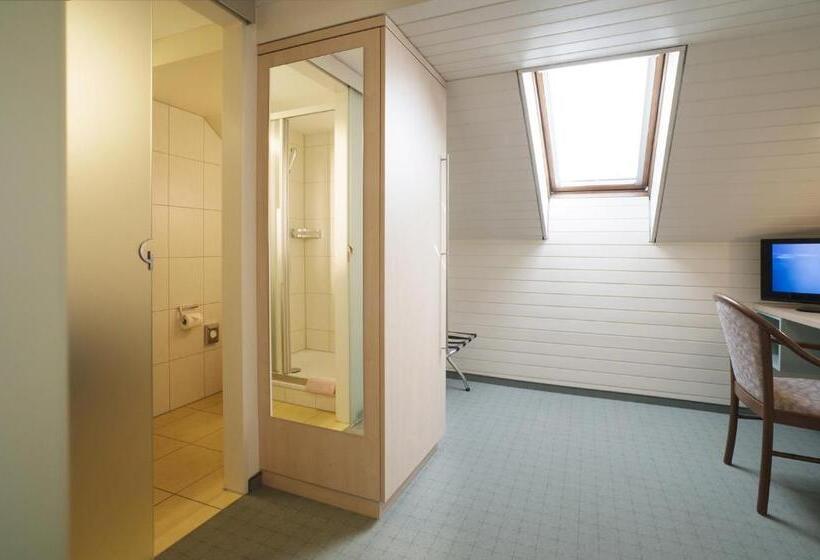 标准单人间, Kreuz