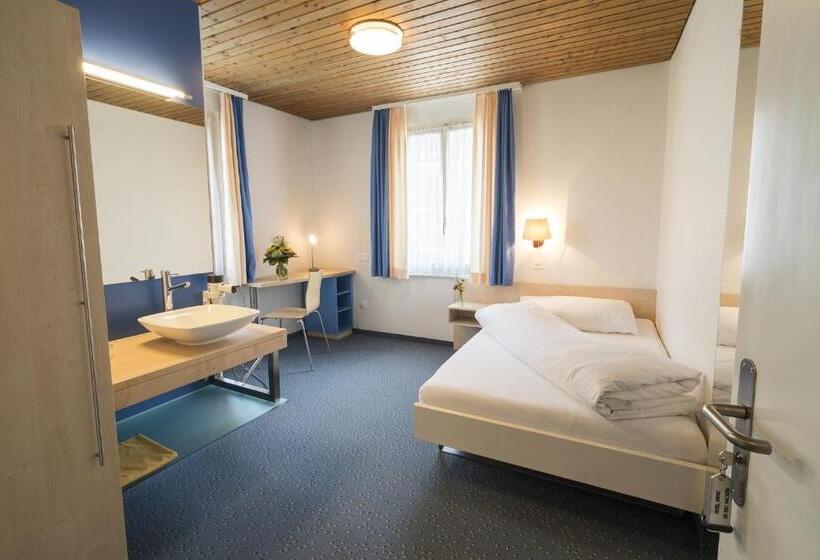 标准单人间, Kreuz